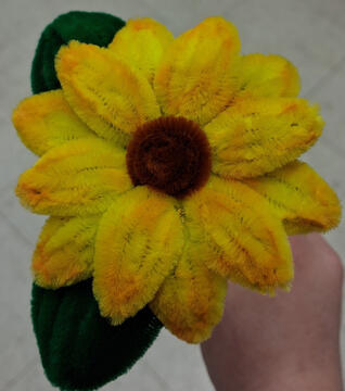 A sunflower made from pipe-cleaners